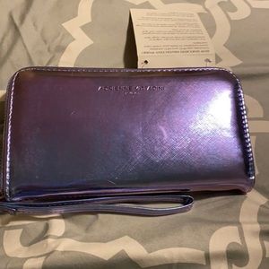 Adrienne Vittadini Studio charging wallet